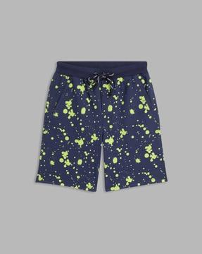 graphic print shorts with slip pockets