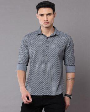 graphic print spread-collar shirt
