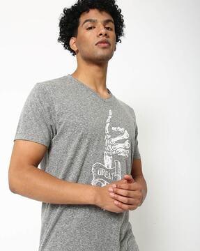 graphic print v-neck t-shirt