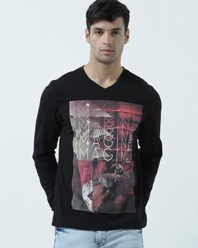 graphic print v-neck t-shirt