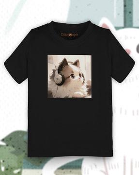 graphic t-shirt with round neck