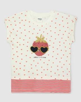 graphic t-shirt with round neck