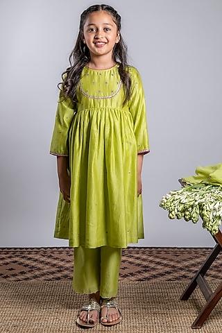 green-chanderi-silk-embroidered-kurta-set-for-girls