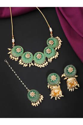 green enameled choker necklace set with maang tikka
