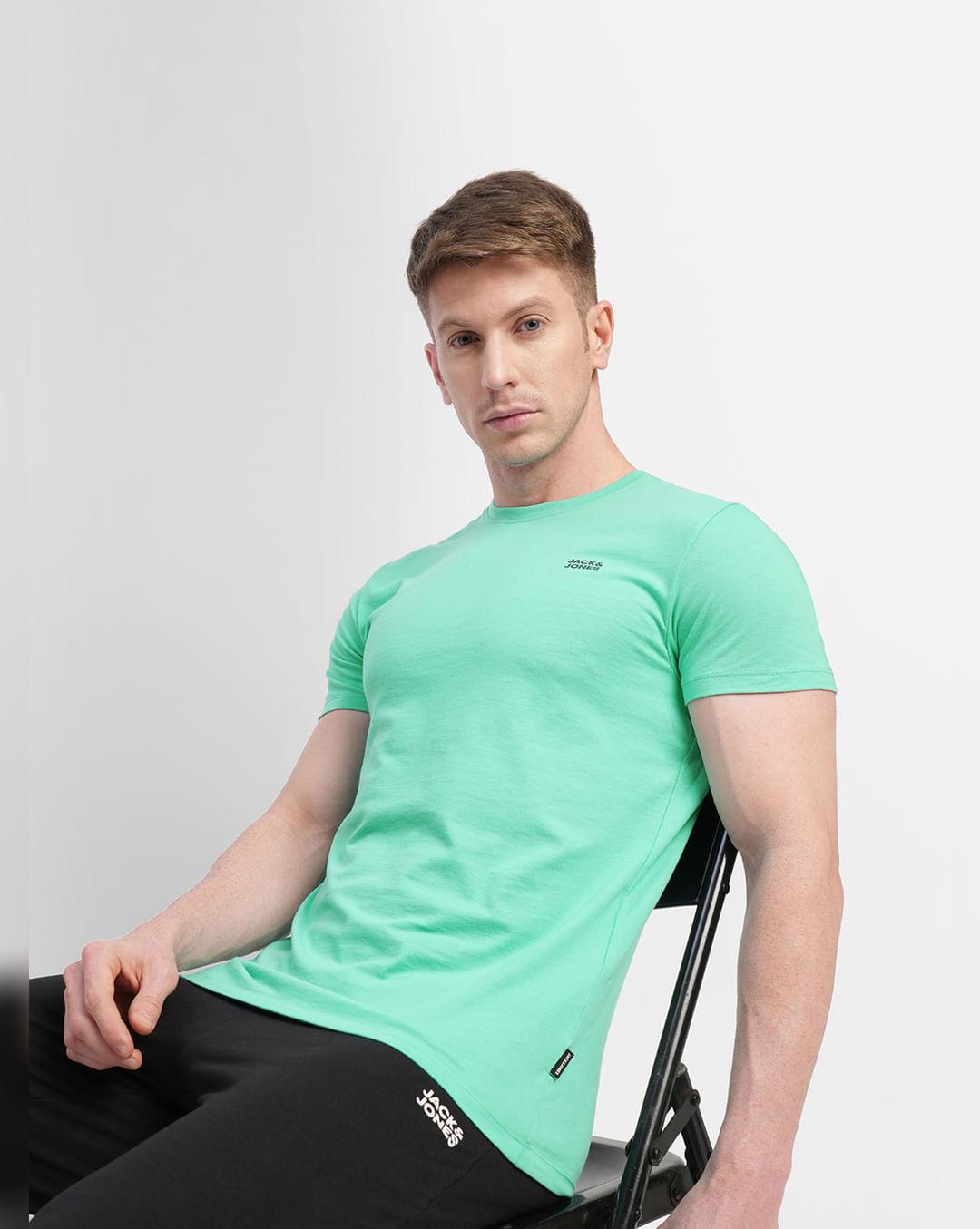 green crew neck t-shirt