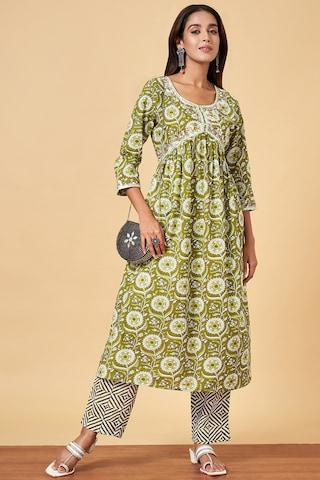 green embellished casual 3/4th sleeves round neck women regular fit  pant kurta set