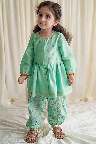 green embroidered angrakha kurta set with hair bow clip for girls