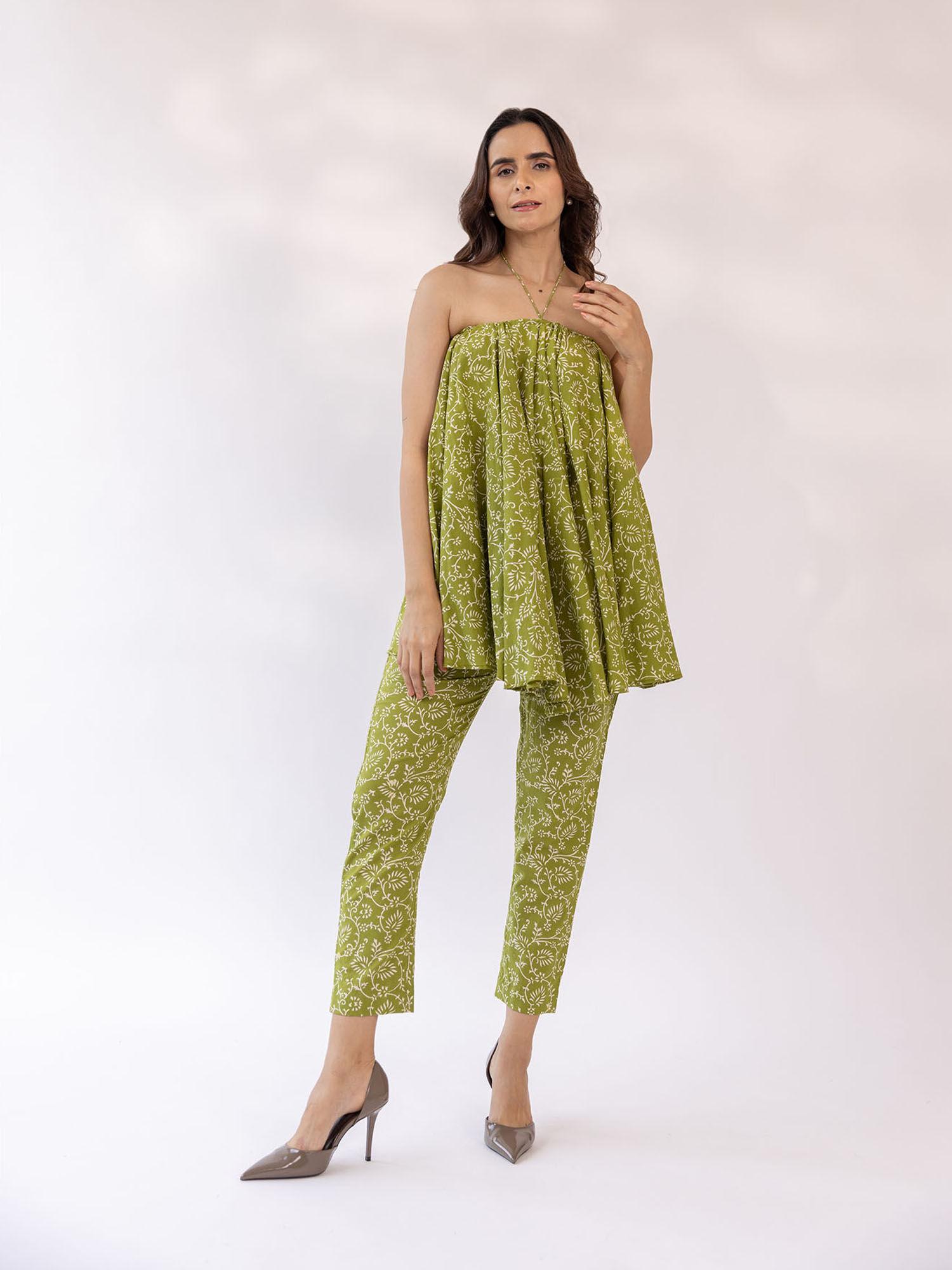 green floral printed sleeveless halter neck kurta with pant (set of 2)