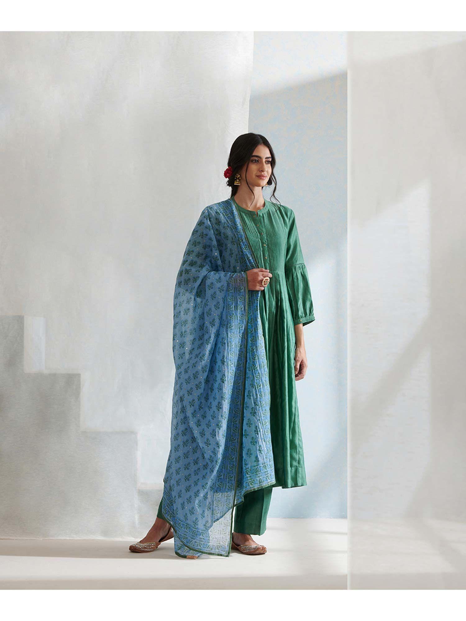 green handloom chanderi kurta with plain pants & blue printed dupatta (set of 3)