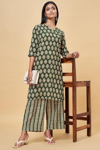 green printed ethnic v neck 3/4th sleeves calf-length women regular fit kurta pant set