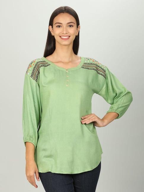green round neck embroidered top