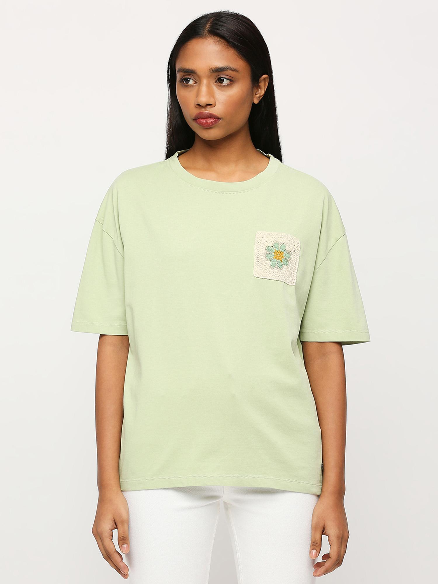 green round neck short sleeved t-shirt