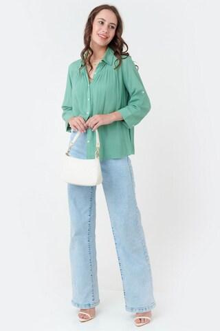 green solid casual 3/4th sleeves regular collar women regular fit shirt