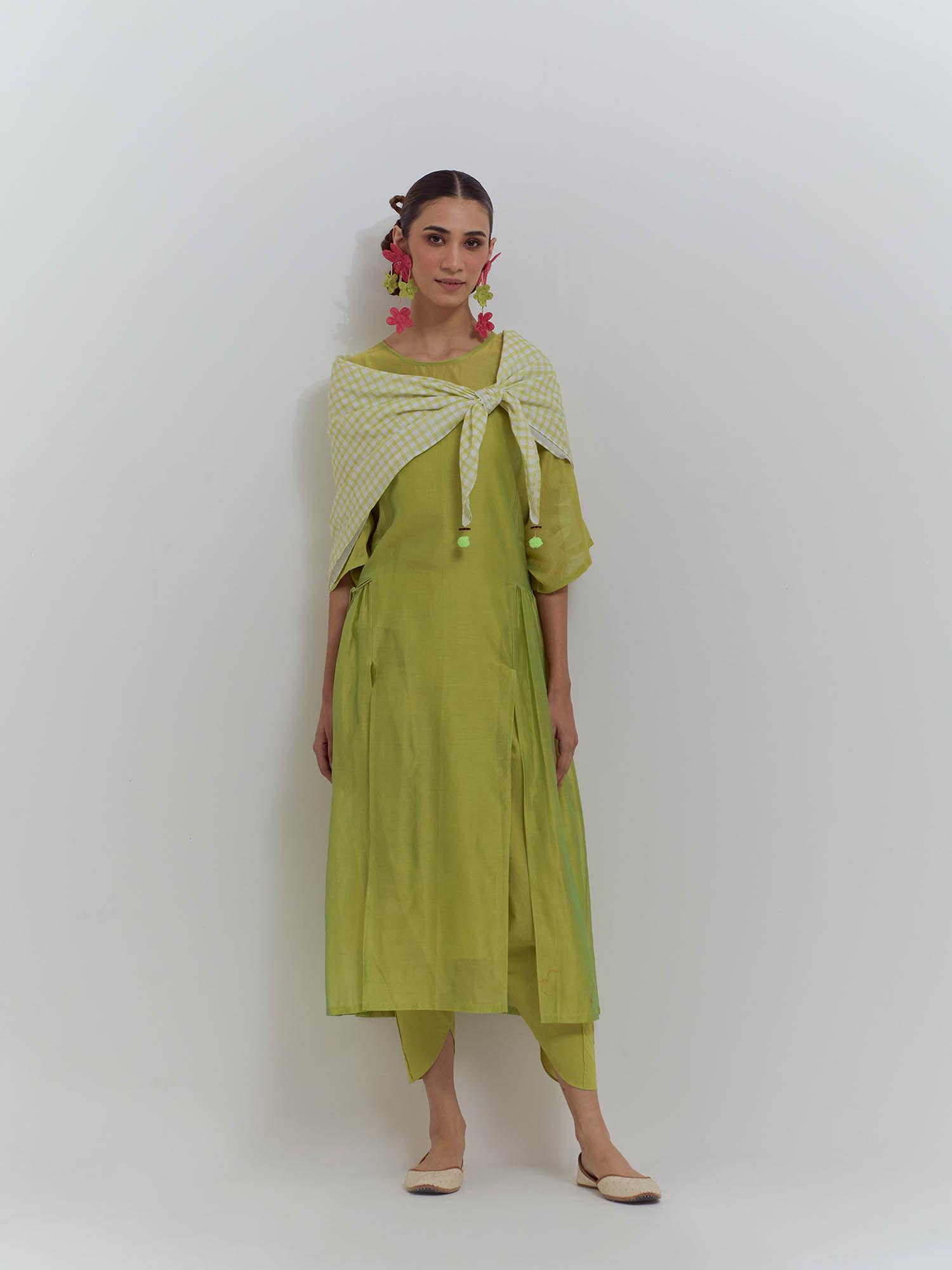 green sun kissed kurta with slip (set of 2)