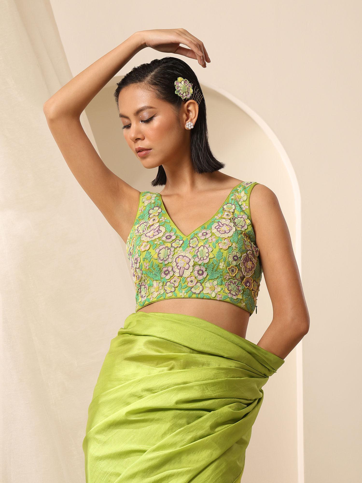green v-neck sleeveless embroidery blouse