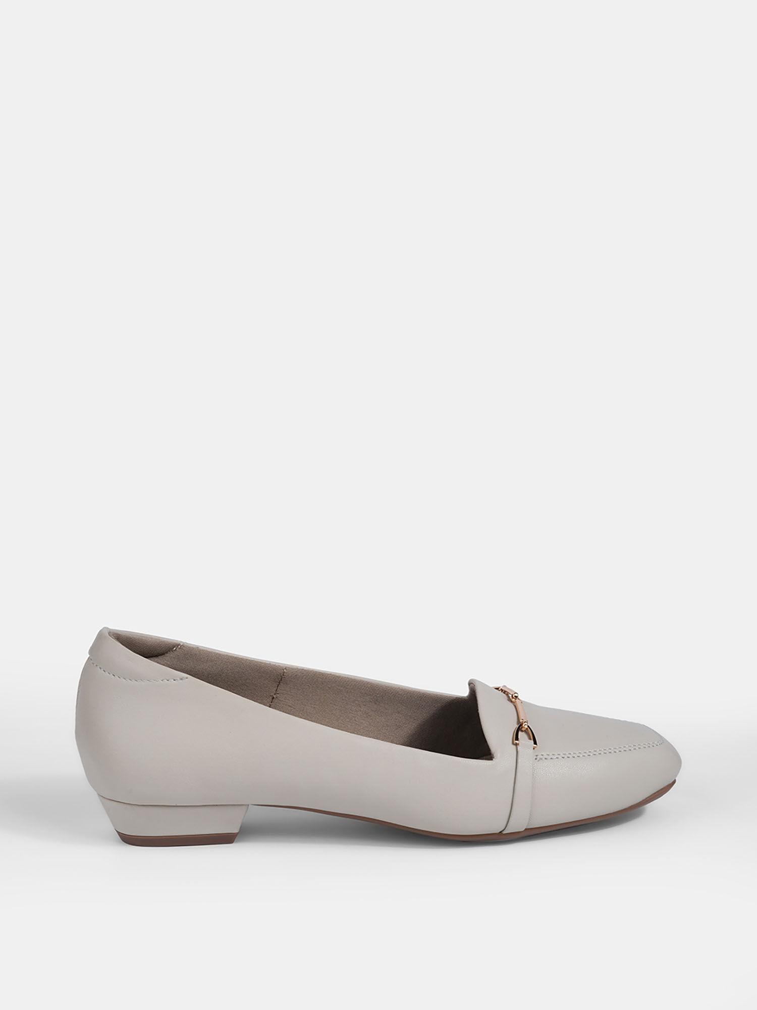 grey flat ballerinas