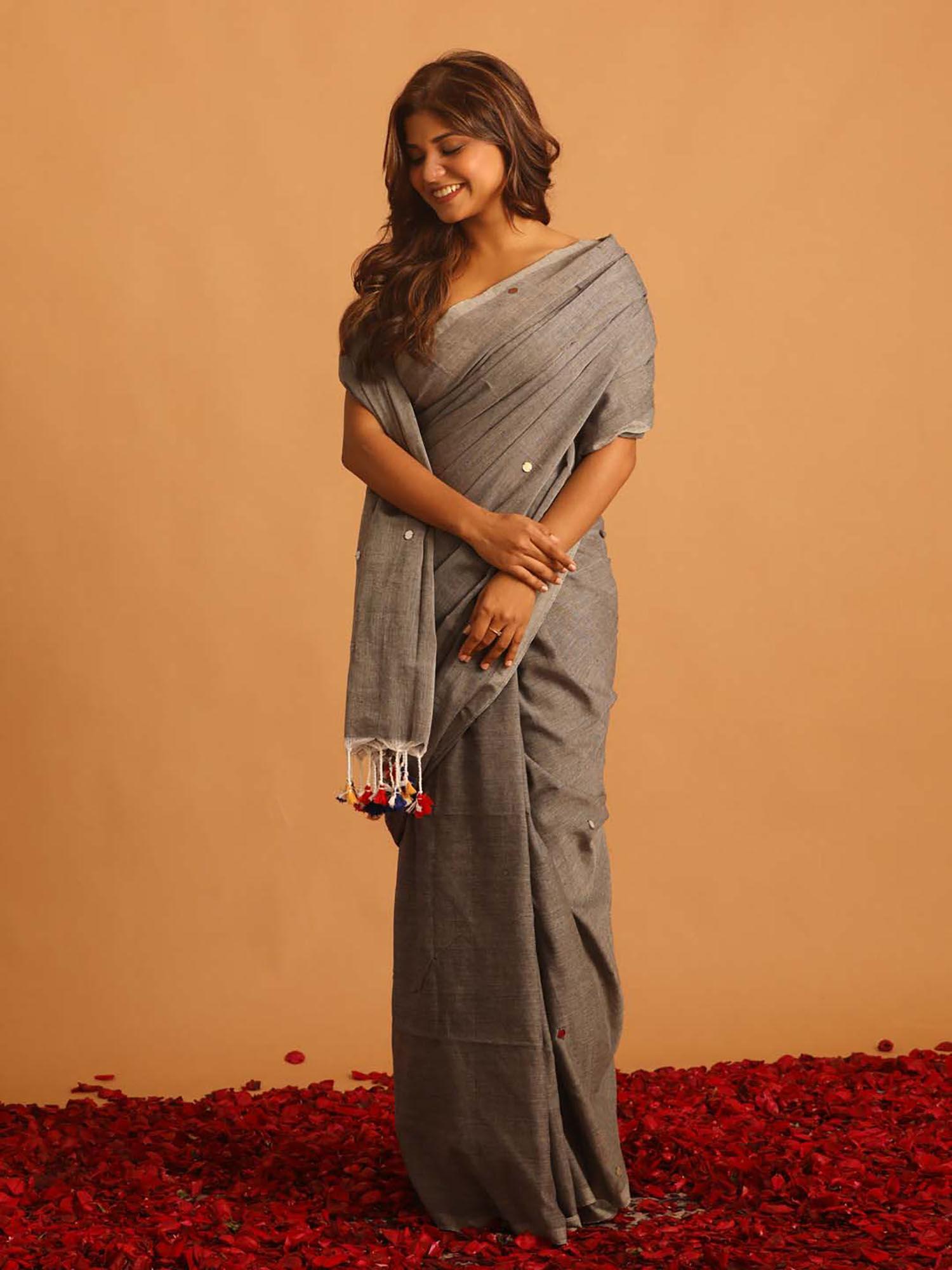 grey solid daily wear saree with unstitched blouse