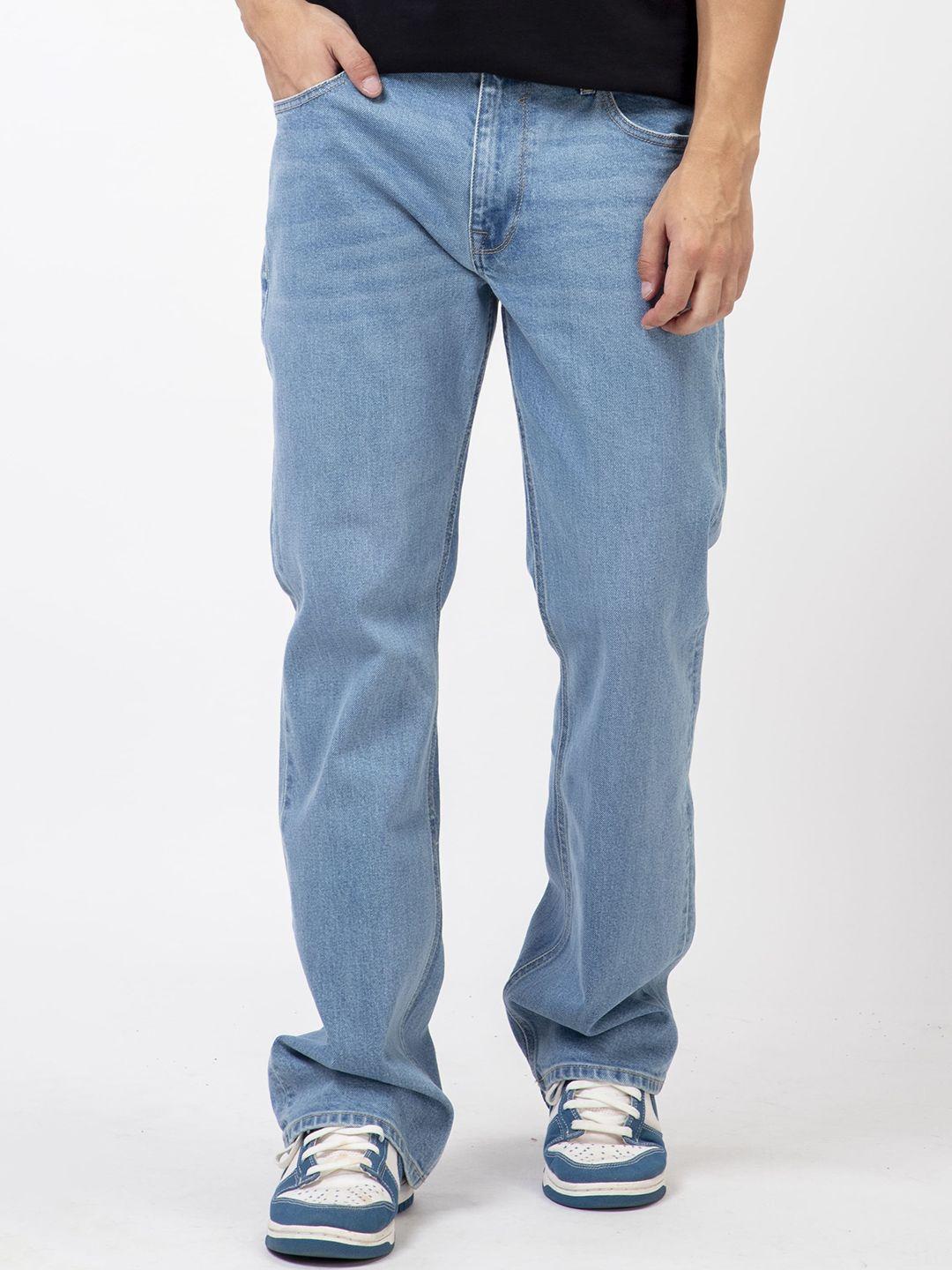 guess men relaxed fit high-rise light fade cotton jeans