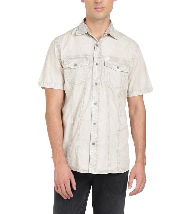 guess men's beige cotton solid regular fit spread collar short sleeve shirt