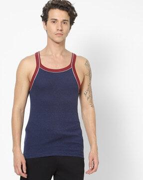 gym vest with contrast hemline