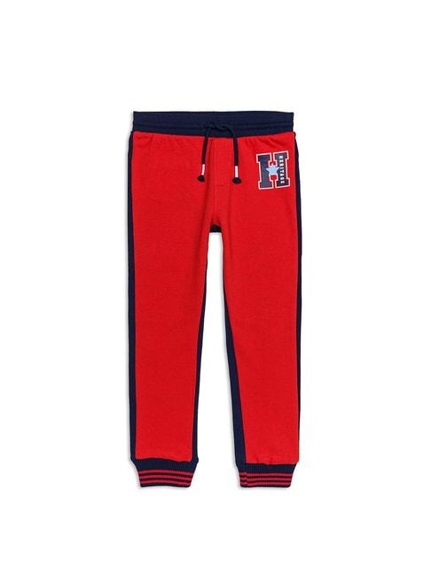 h by hamleys boys red solid joggers