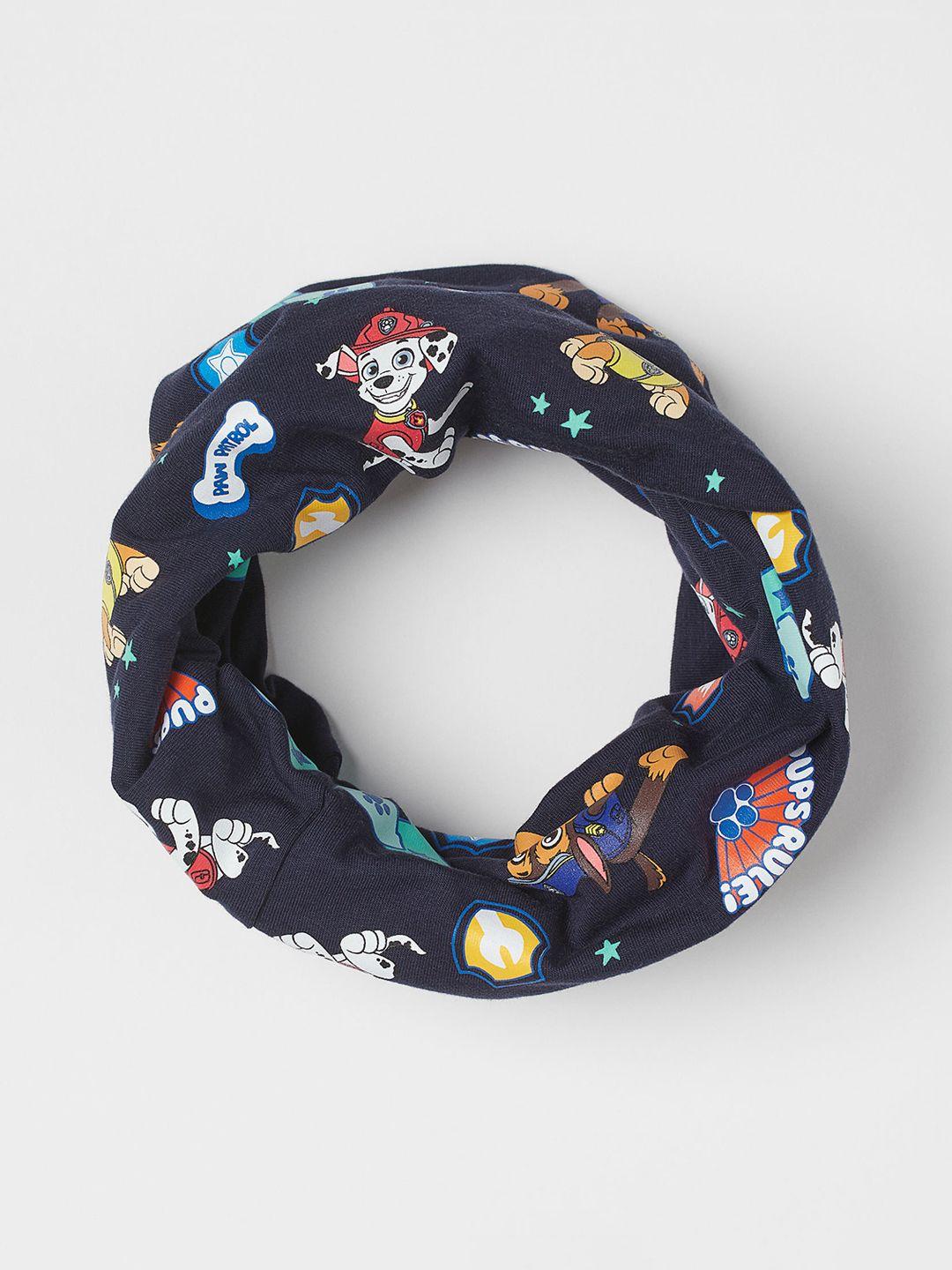 h&m boys blue & multicoloured patterned tube scarf