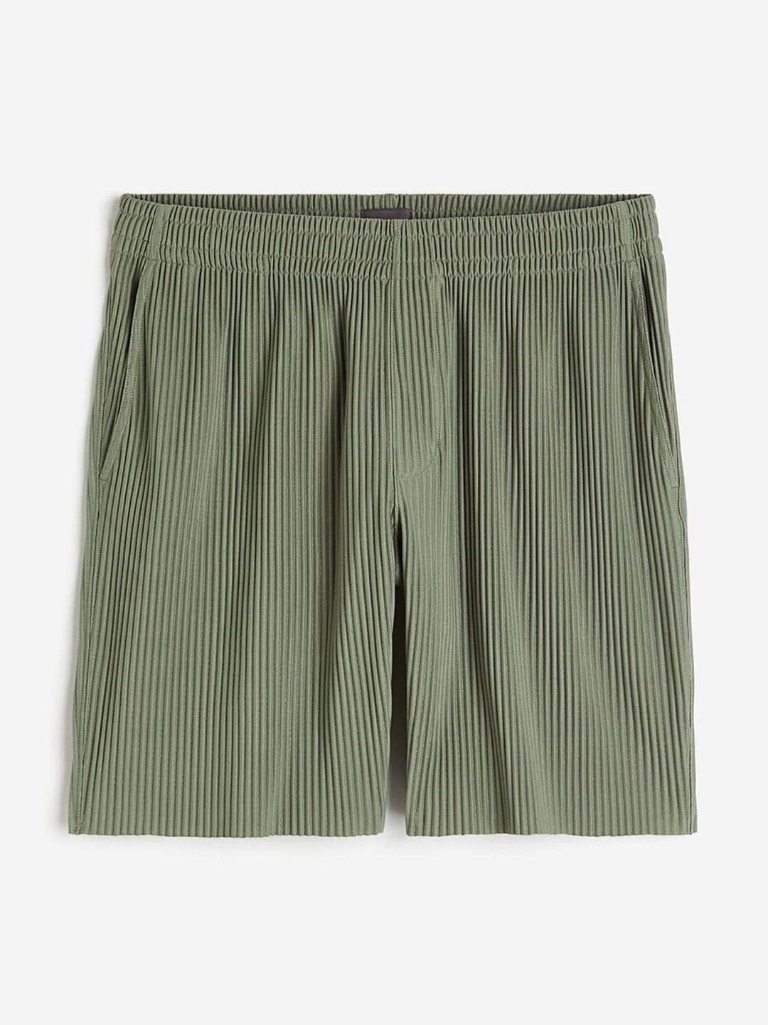 h&m men regular fit pleated shorts