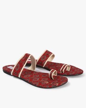 handcrafted handblock printed toe-ring chappal