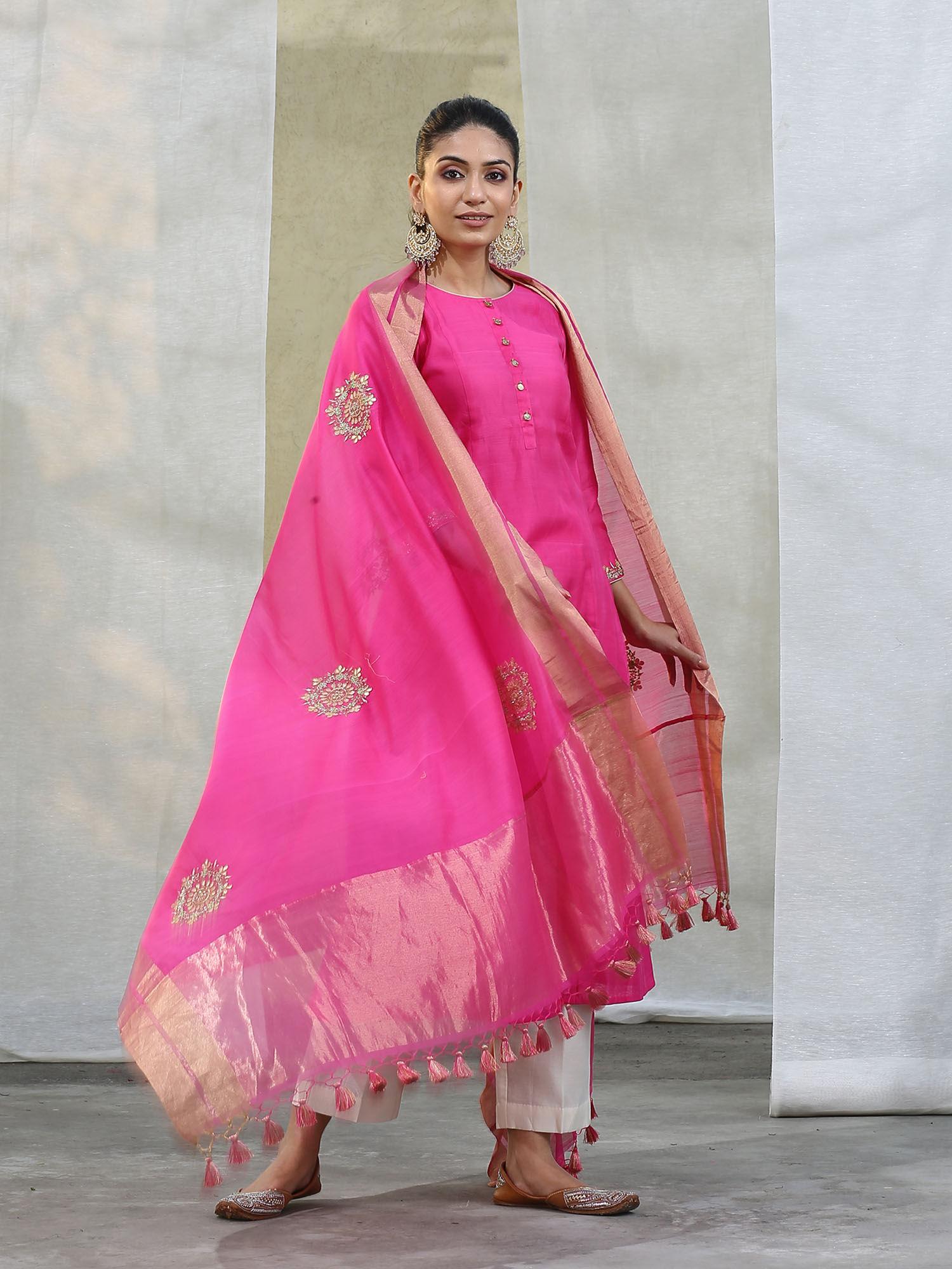 handloom hot pink chanderi kurta with white pants and dupatta (set of 3)