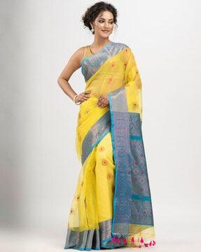 handloom saree with contrast pallu & tassels