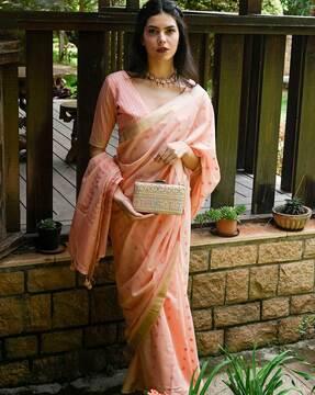 handloomed saree with tasseled pallu