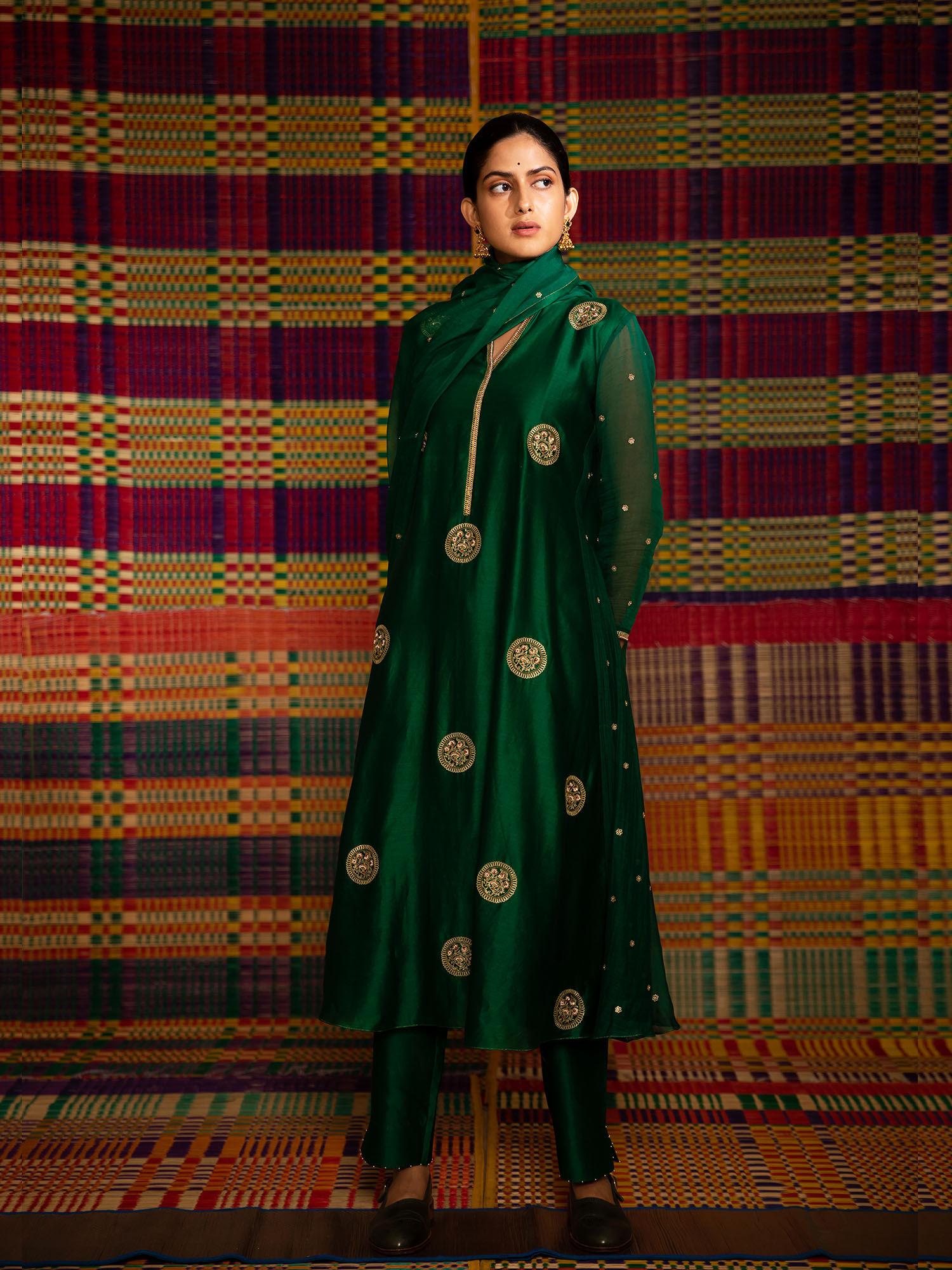 haritah hand embroidered kalli gusset green kurta with pant & dupatta (set of 3)
