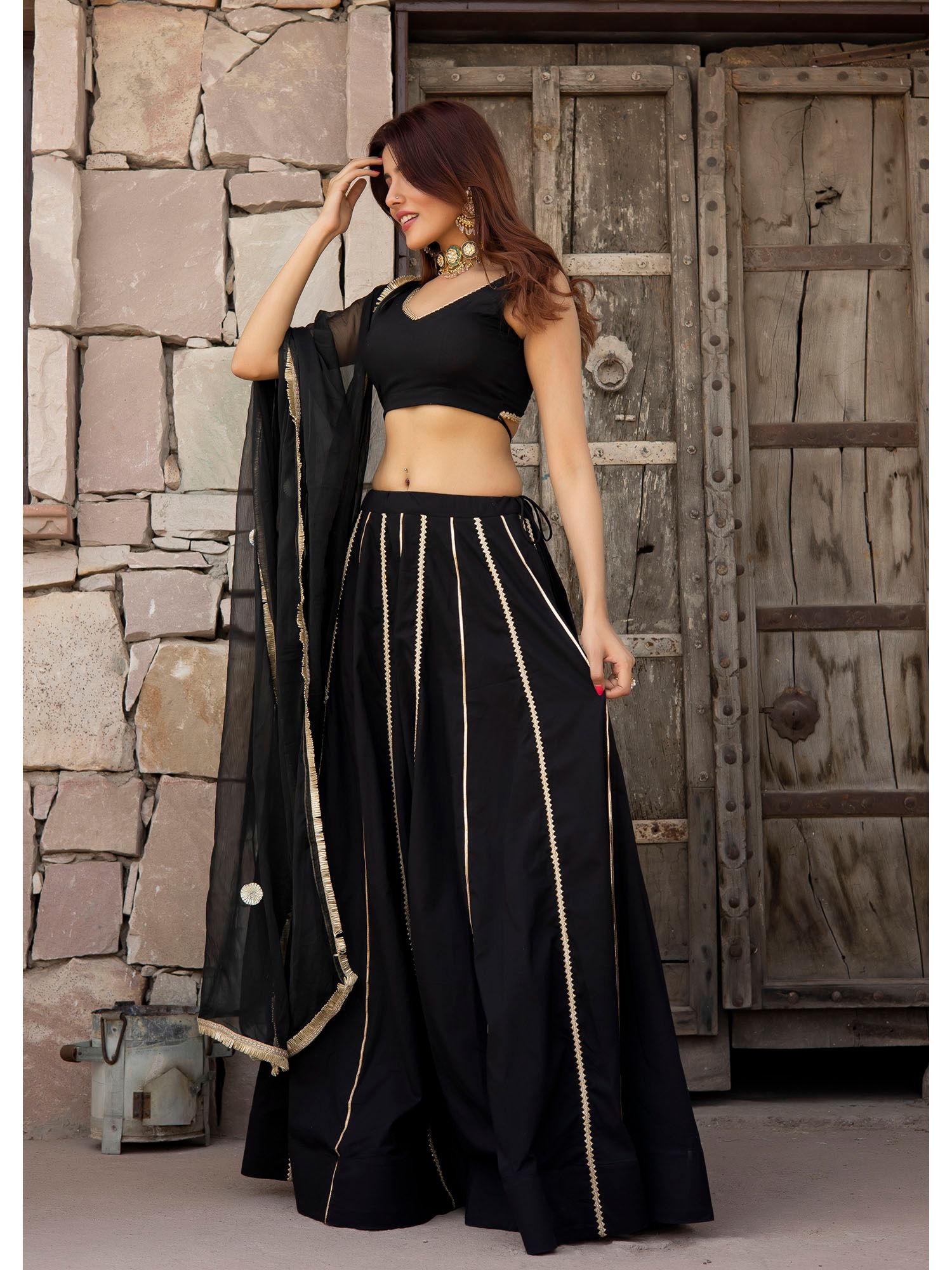 hayaat black lehenga (set of 3)