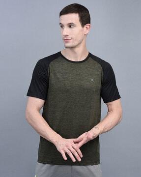 heathered round-neck fitted t-shirt