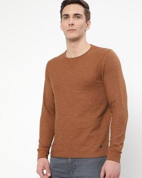heathered crew-neck t-shirt with cuffed sleeves