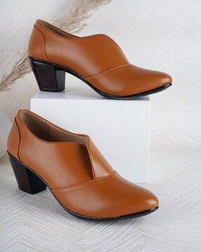 heeled round-toe slip-on pumps