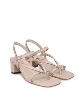 heeled sandals with buckle fastening