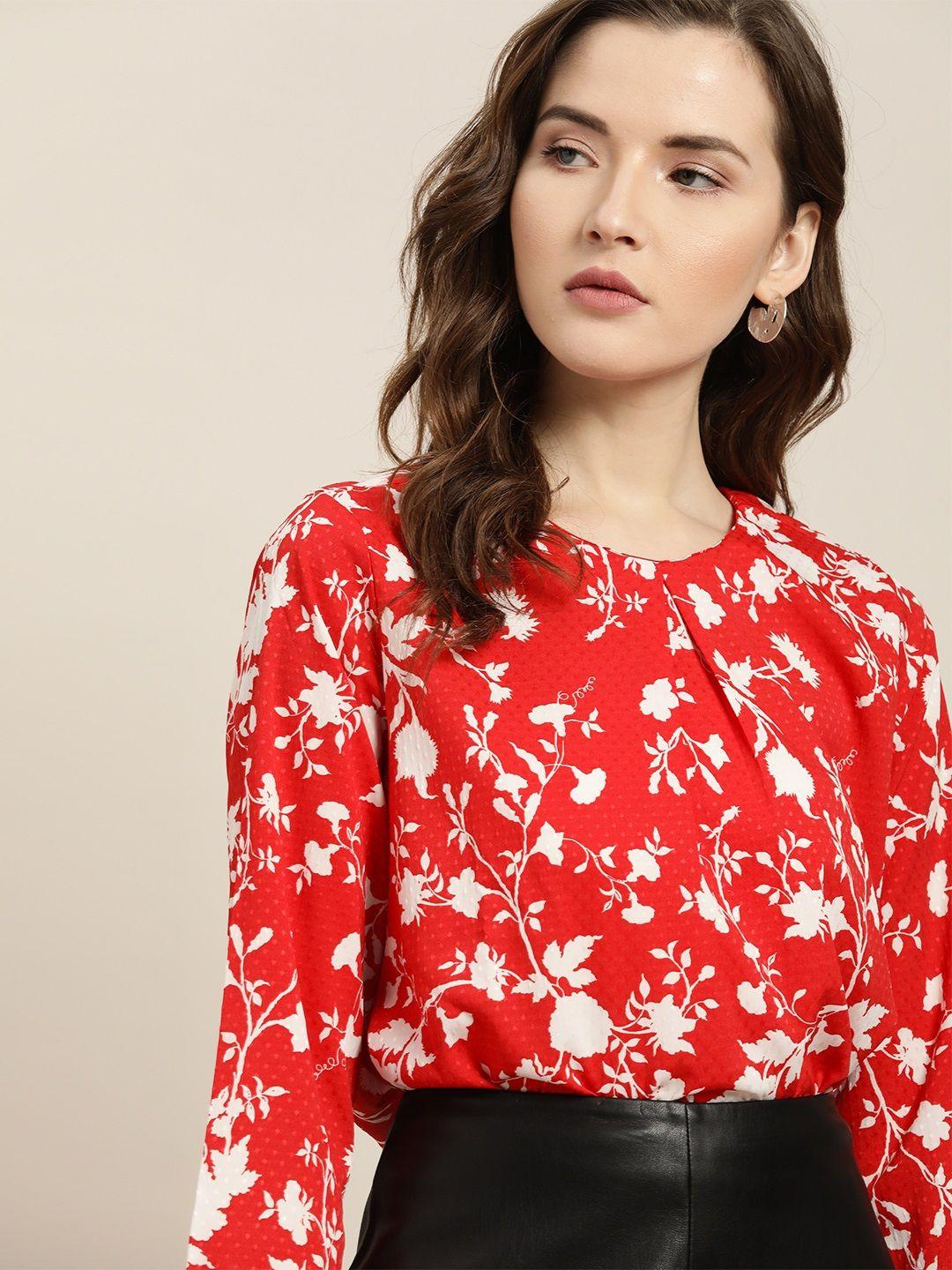 her by invictus red & white floral pleated top