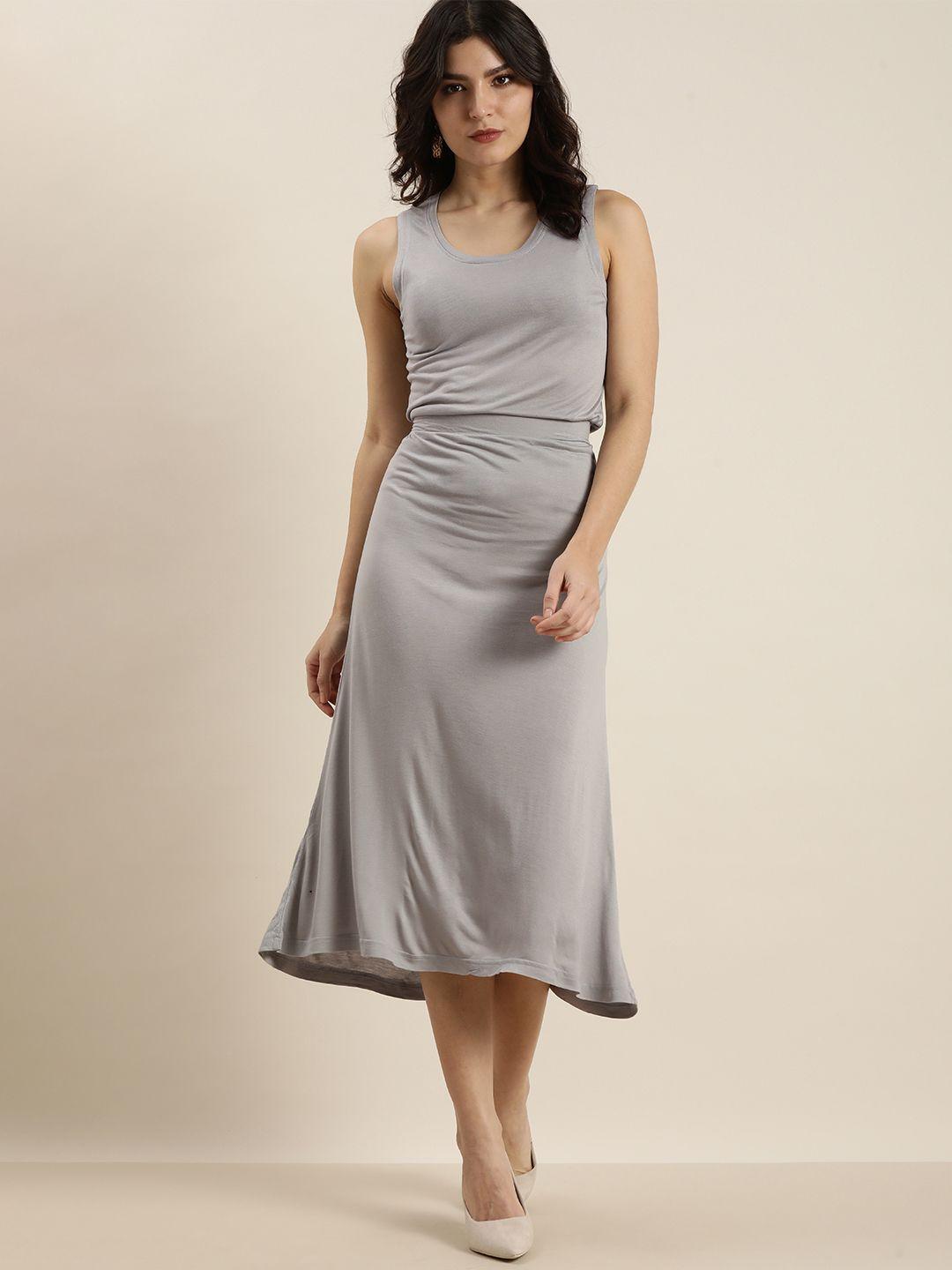 her by invictus women grey solid  sleeveless top with skirt