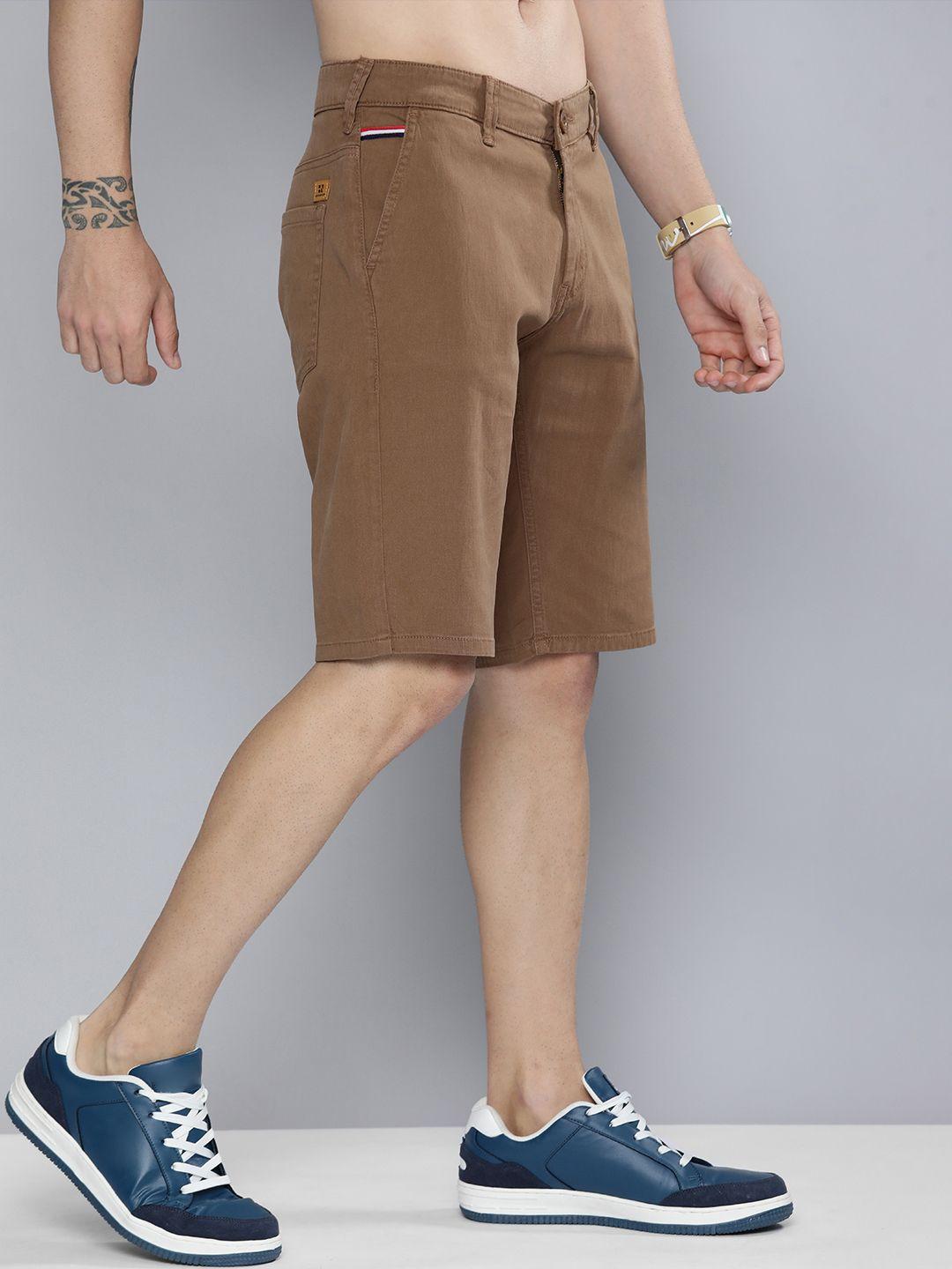 here&now men brown solid above knee mid rise casual chino shorts