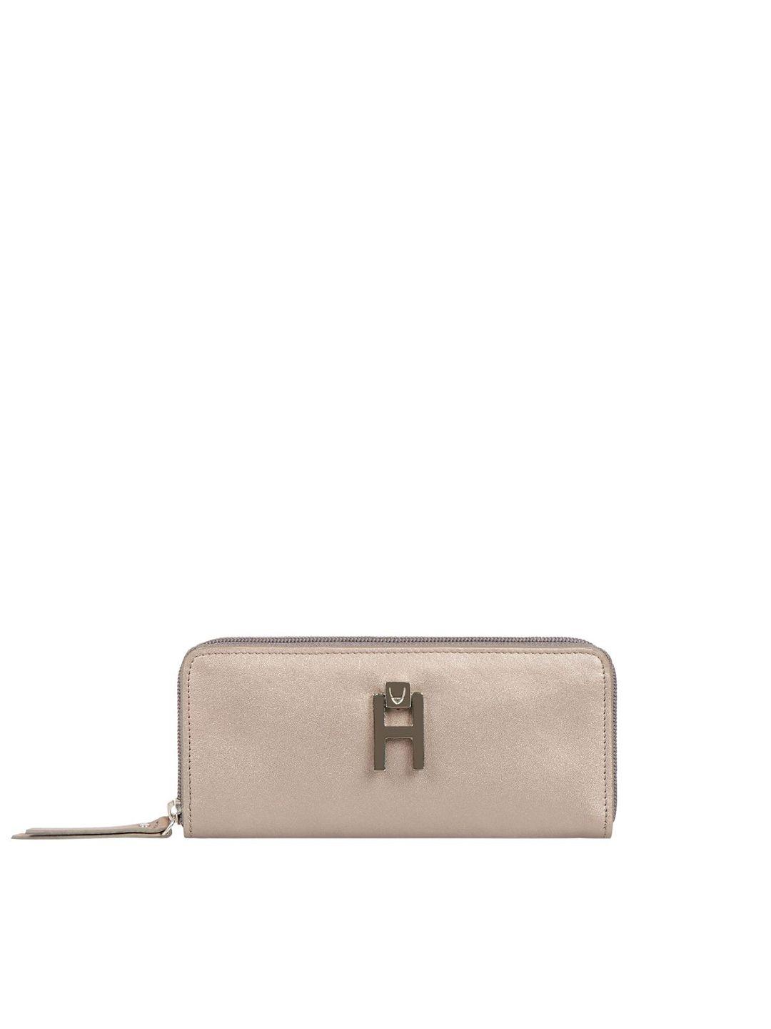 hidesign taupe solid purse clutch