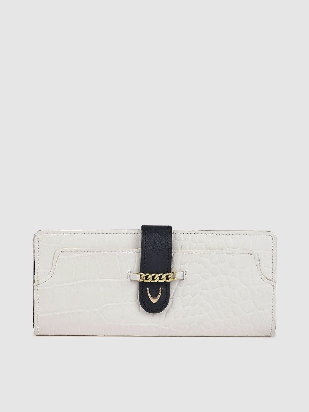 hidesign women white animal textured atria leather two fold wallet