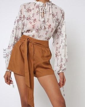 high-rise shorts with waist tie-up