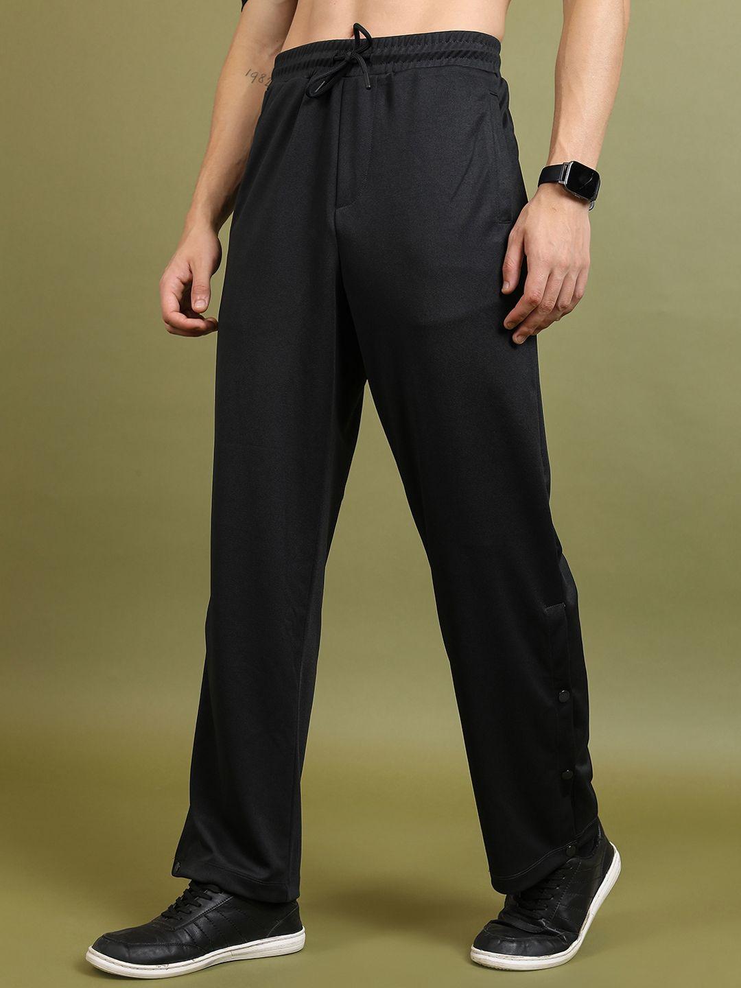 highlander men black relaxed fit mid-rise track pant