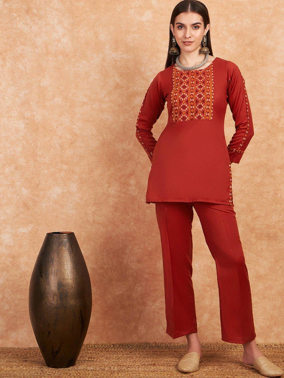hk colours of fashion geometric yoke design straight kurti with trouser