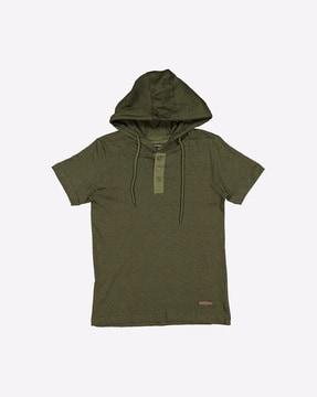 hooded striped t-shirt with drawstring fastening