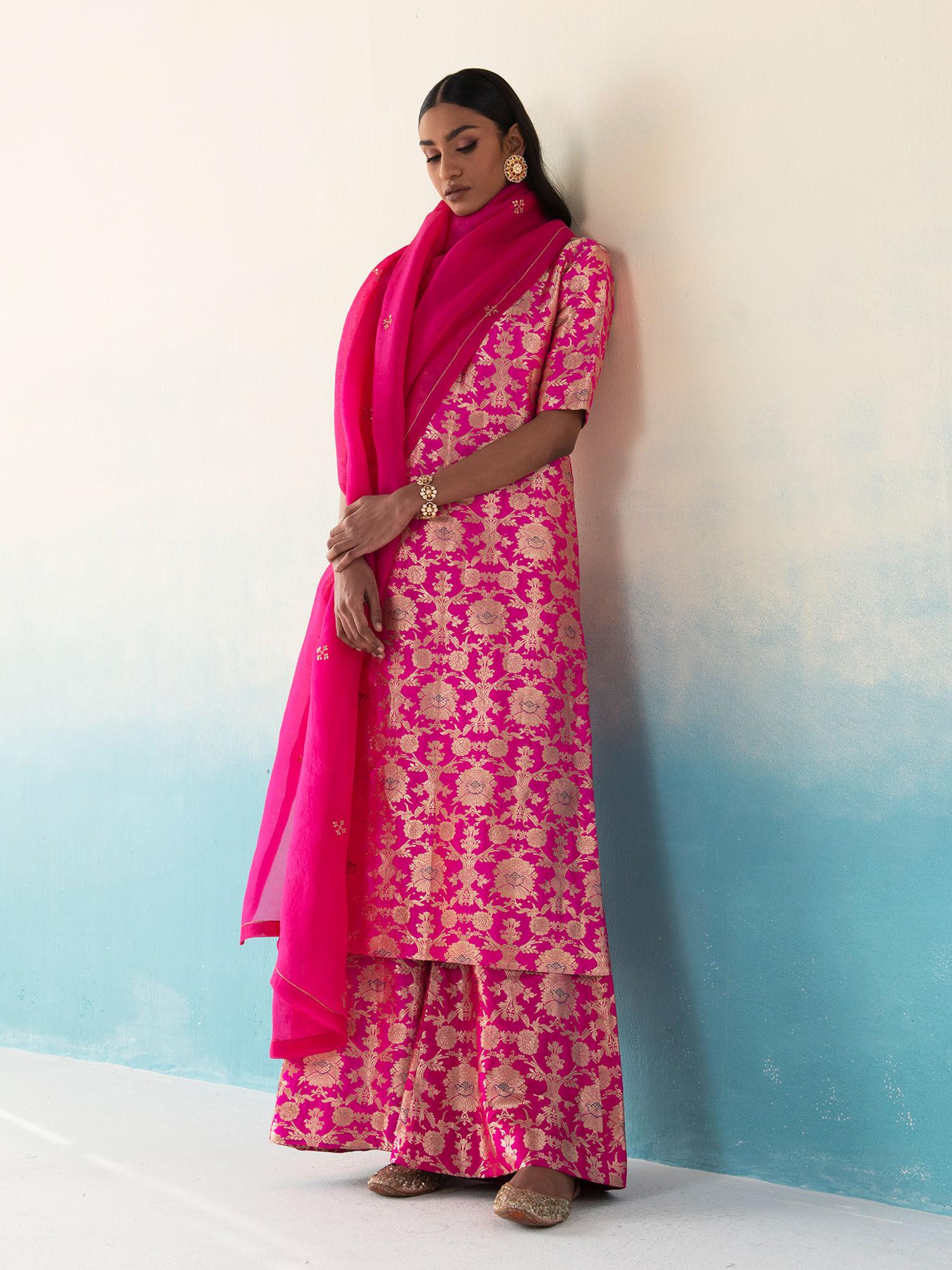 hot pink odhna jangla silk kurta with pants and organza dupatta (set of 3)