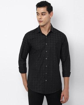 houndstooth print shirt with patch pocket