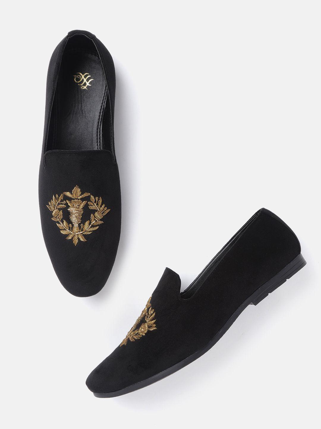 house of pataudi men black velvet finish ethnic embellished handcrafted slip-ons & pouch