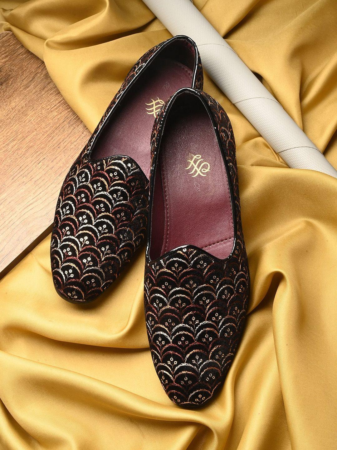 house of pataudi men embellished lightweight mojaris shoes